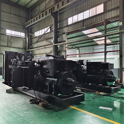 เครื่องกําเนิดไฟฟ้าไดเซล 1000kV สตานด์บาย 50Hz น้ําเย็น 800kW ไดเซล Genset